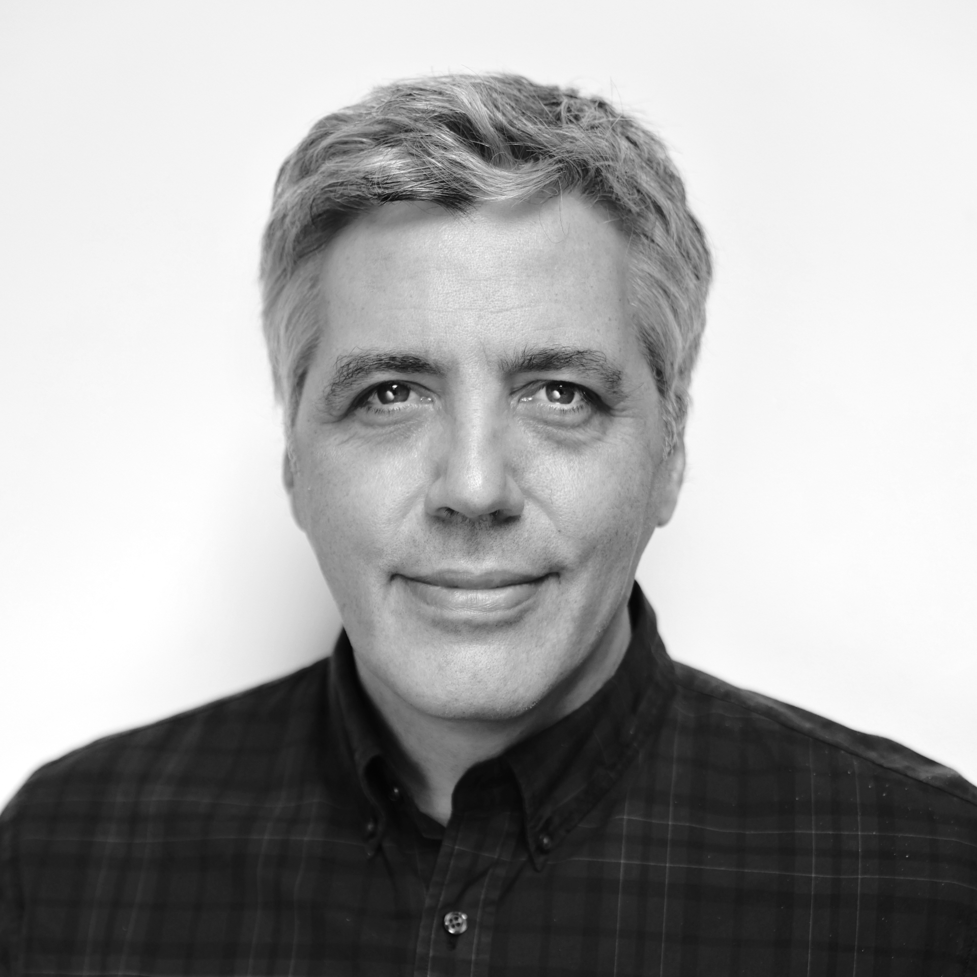 Retrato en blanco y negro de Miguel Pereira.
